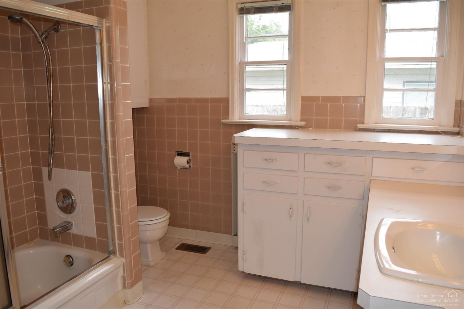 548 Southwest 13th Street Redmond, OR 97756 - Photo 13 of 25 Additional Photo