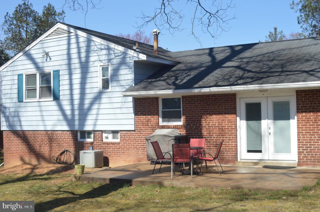 7511 Hogarth Street Springfield, VA 22151 - Photo 14 of 68 Rest
