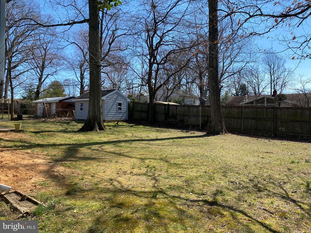 7511 Hogarth Street Springfield, VA 22151 - Photo 16 of 68 Back yard
