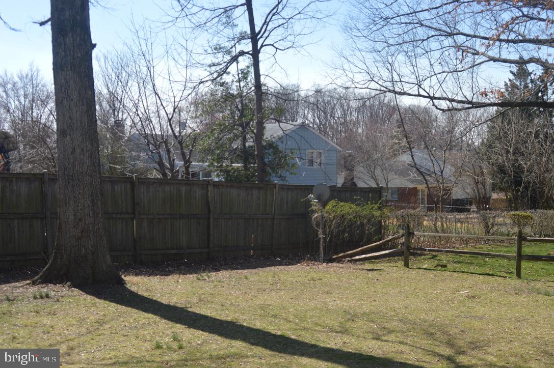7511 Hogarth Street Springfield, VA 22151 - Photo 17 of 68 Back Yard