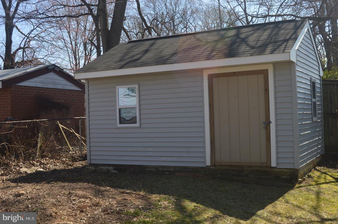 7511 Hogarth Street Springfield, VA 22151 - Photo 18 of 68 Large custom Shed