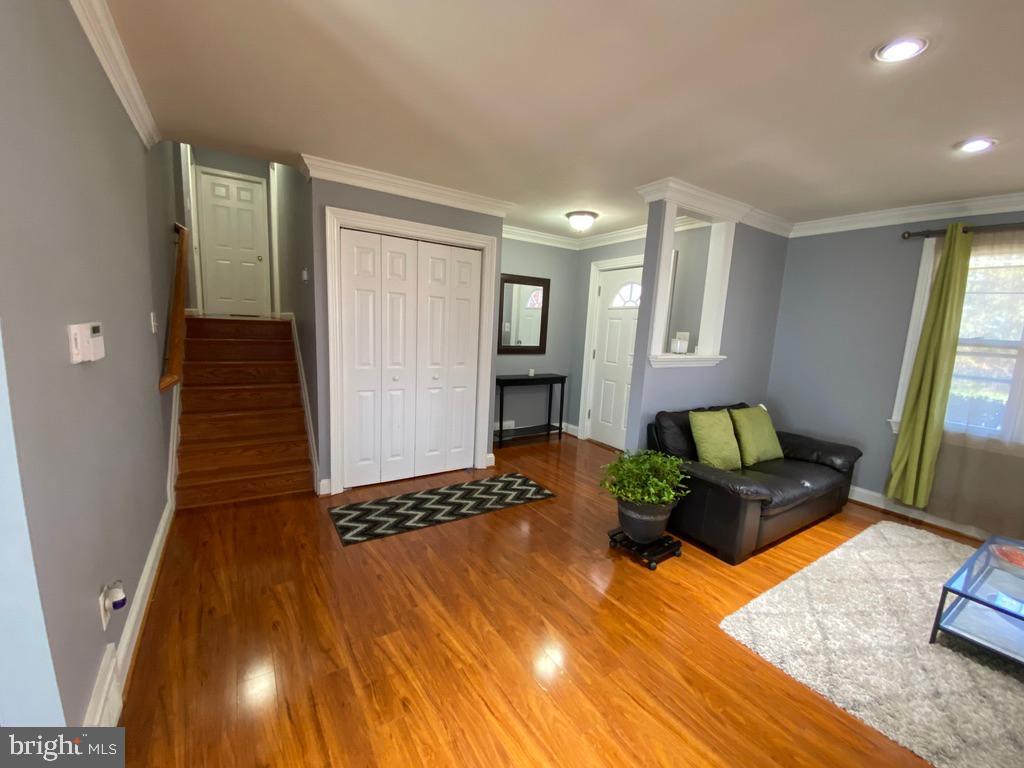 7511 Hogarth Street Springfield, VA 22151 - Photo 24 of 68 Foyer/family room