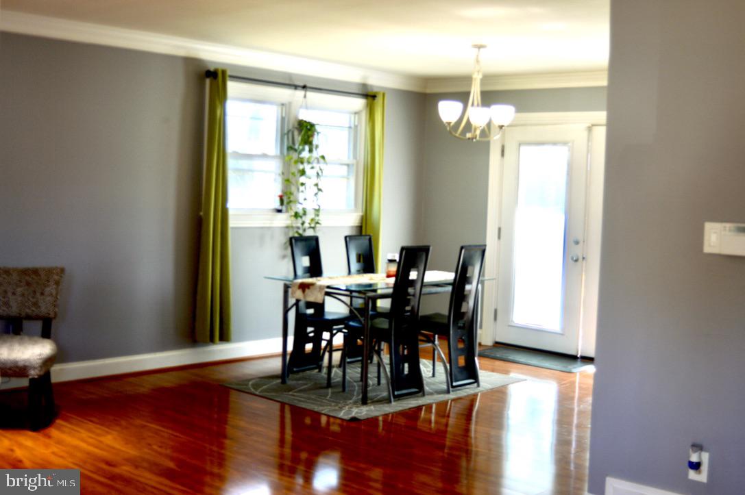 7511 Hogarth Street Springfield, VA 22151 - Photo 29 of 68 Separate dining area