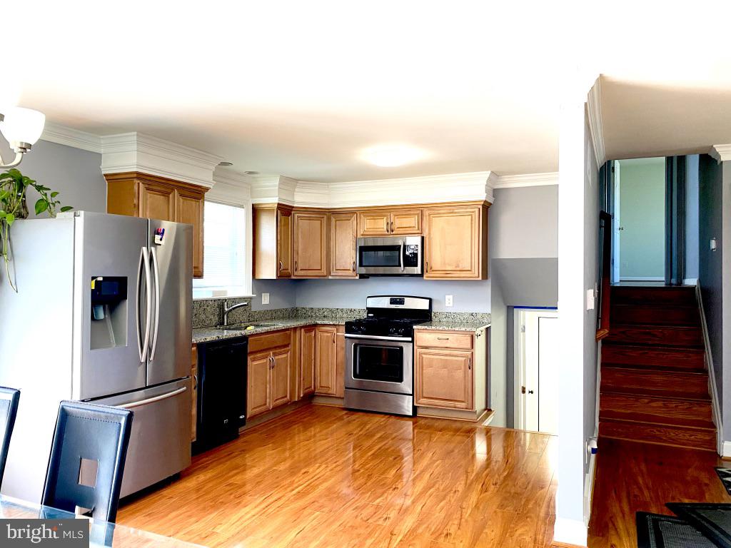7511 Hogarth Street Springfield, VA 22151 - Photo 33 of 68 Updated Kitchen