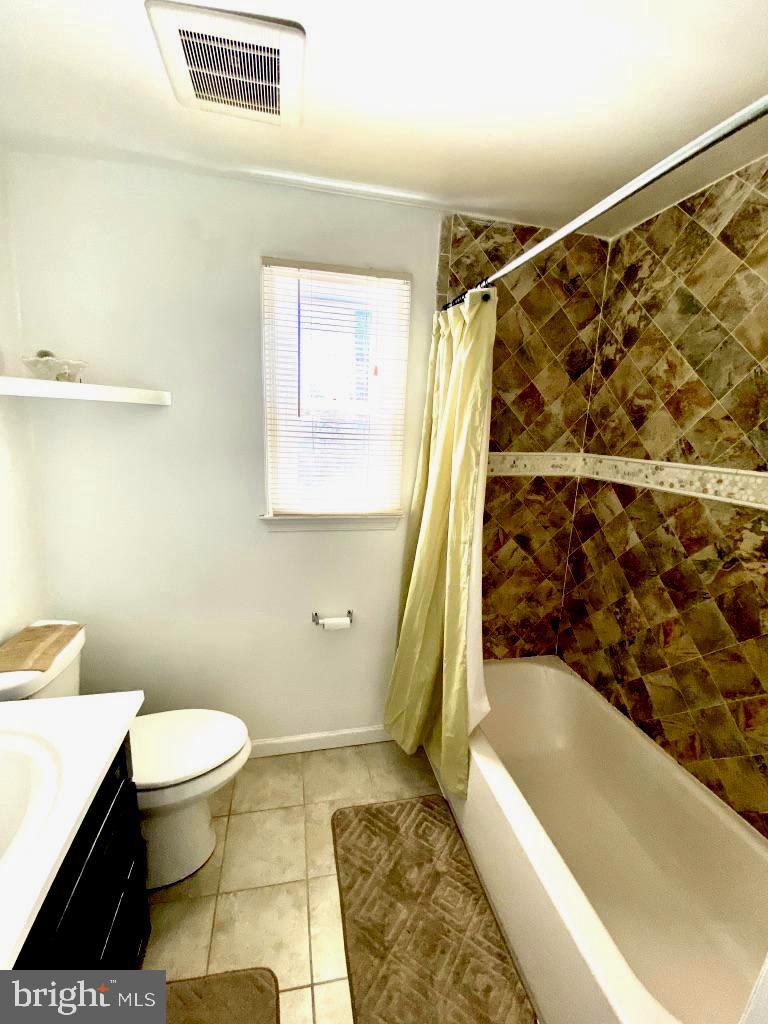 7511 Hogarth Street Springfield, VA 22151 - Photo 38 of 68 Ceramic back splash bath
