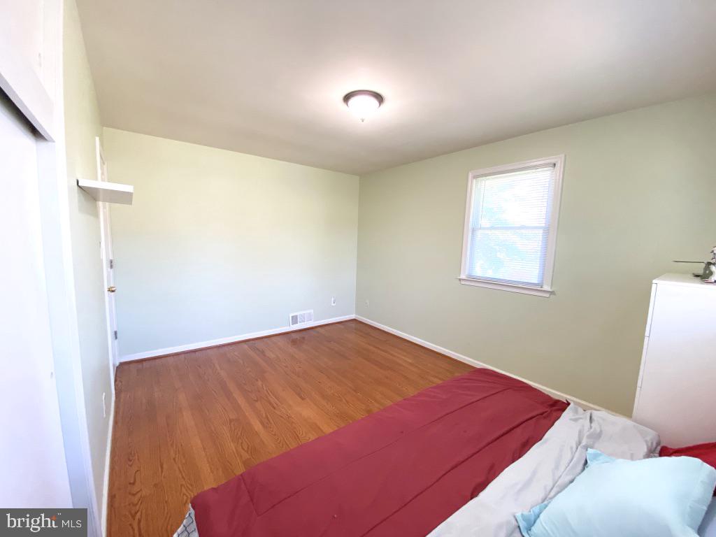 7511 Hogarth Street Springfield, VA 22151 - Photo 49 of 68 Great roomy size bedroom 2