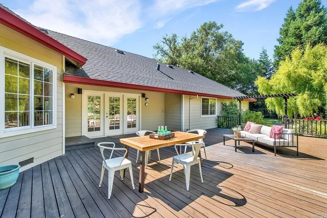 $1,750,000 | 128 Village Oaks Court, Healdsburg, CA 95448