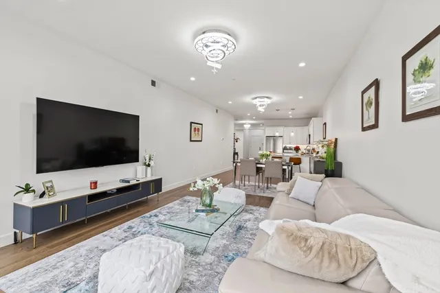 $695,000 | 9 Independence Avenue, Unit 307, Braintree, MA 02184