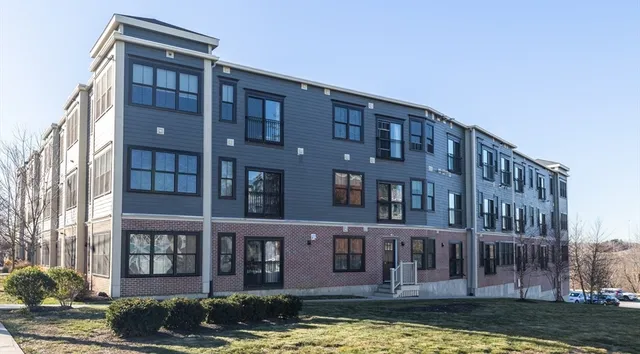 $695,000 | 9 Independence Avenue, Unit 307, Braintree, MA 02184