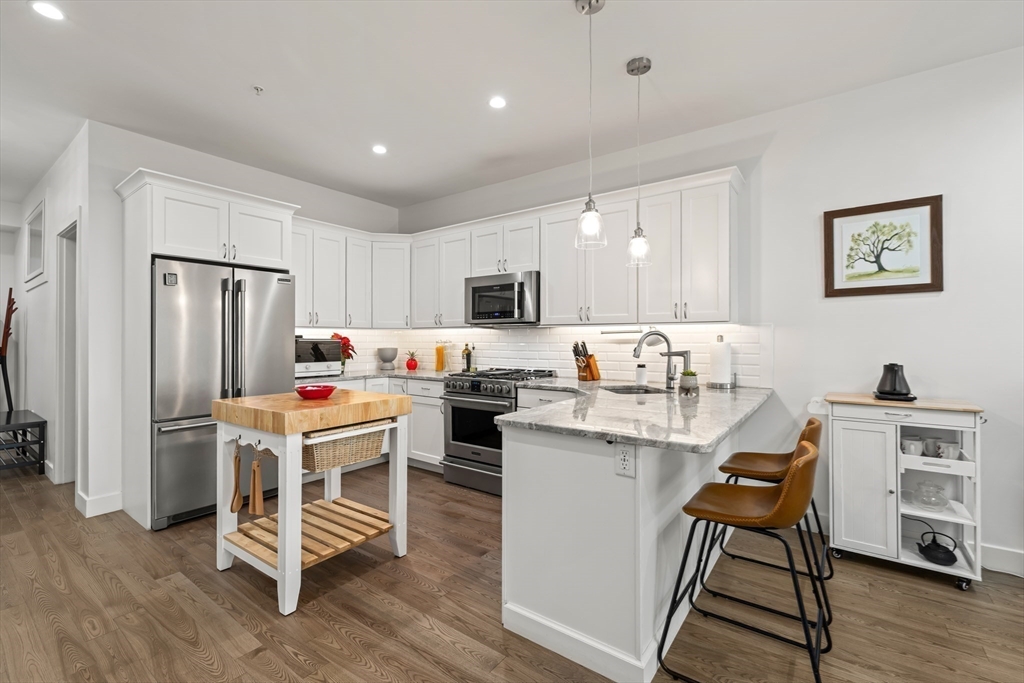 9 Independence Avenue, Unit 307 Braintree, MA 02184 - Photo 4 of 31