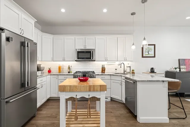 $695,000 | 9 Independence Avenue, Unit 307, Braintree, MA 02184