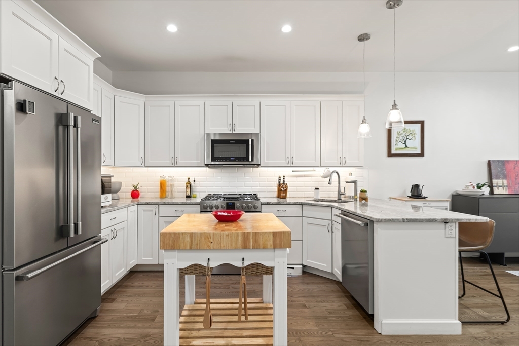 9 Independence Avenue, Unit 307 Braintree, MA 02184 - Photo 5 of 31