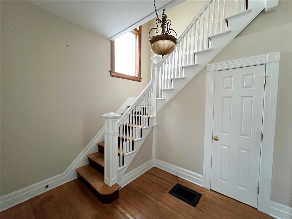 20 Sumner Park Rochester, NY 14607 - Photo 3 of 22