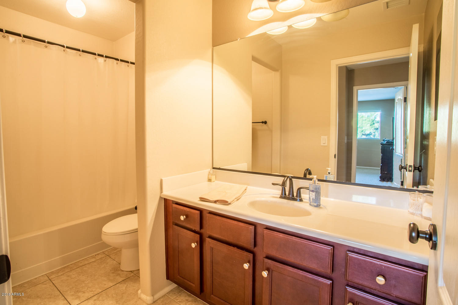 4313 East Folgers Road Phoenix, AZ 85050 - Photo 19 of 22 Upstairs Full Bath