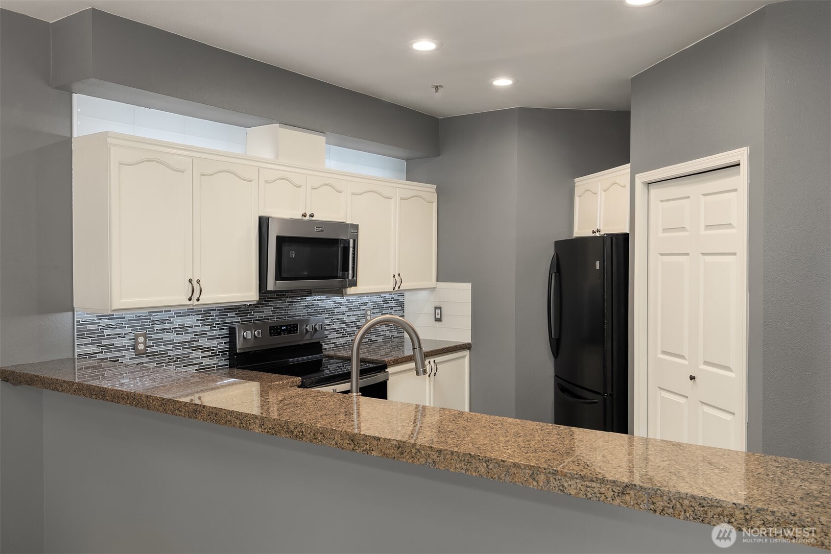 12113 Northeast 172nd Place, Unit J202 Bothell, WA 98011 - Photo 11 of 30