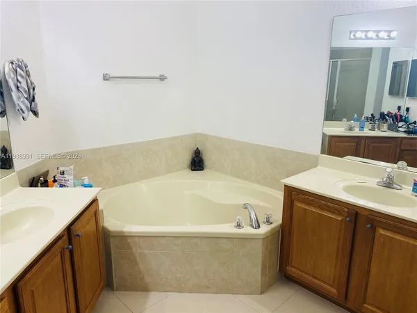$4,100 | 10963 Northwest 87th Lane, Unit 10963, Doral, FL 33178