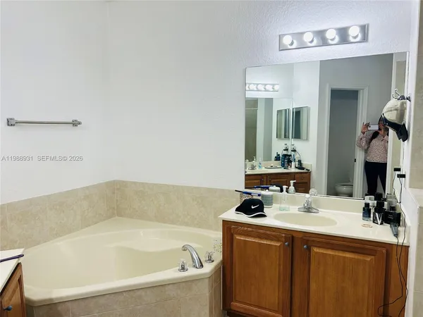 $4,100 | 10963 Northwest 87th Lane, Unit 10963, Doral, FL 33178