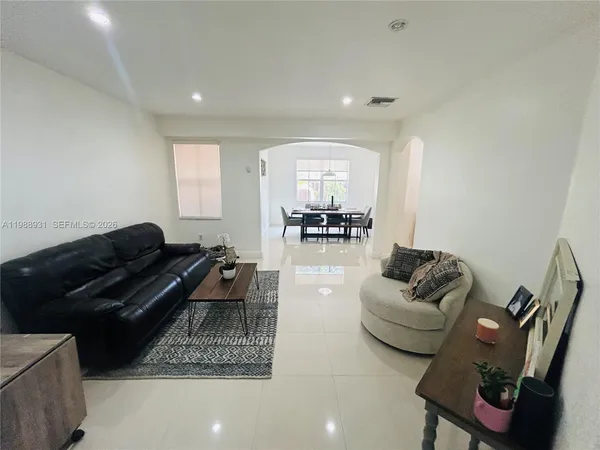 $4,100 | 10963 Northwest 87th Lane, Unit 10963, Doral, FL 33178