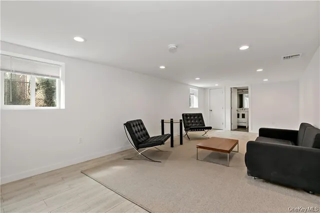 $1,300,000 | 9 Lyons Place, New Rochelle, NY 10801