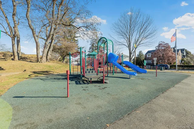 $1,300,000 | 9 Lyons Place, New Rochelle, NY 10801