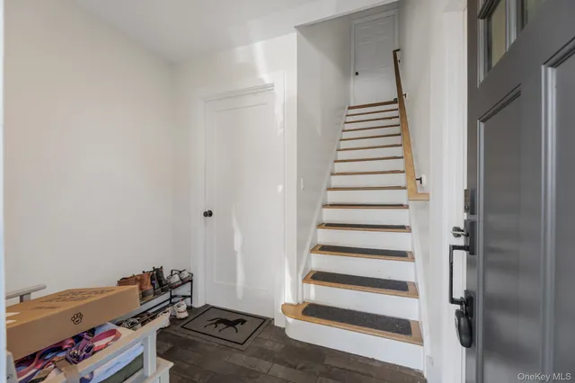 $1,300,000 | 9 Lyons Place, New Rochelle, NY 10801