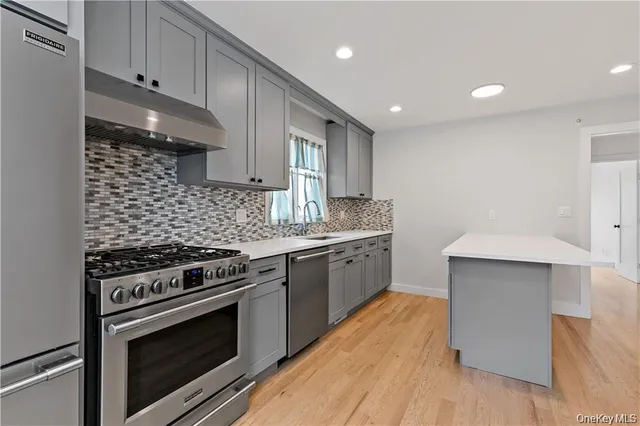 $1,300,000 | 9 Lyons Place, New Rochelle, NY 10801