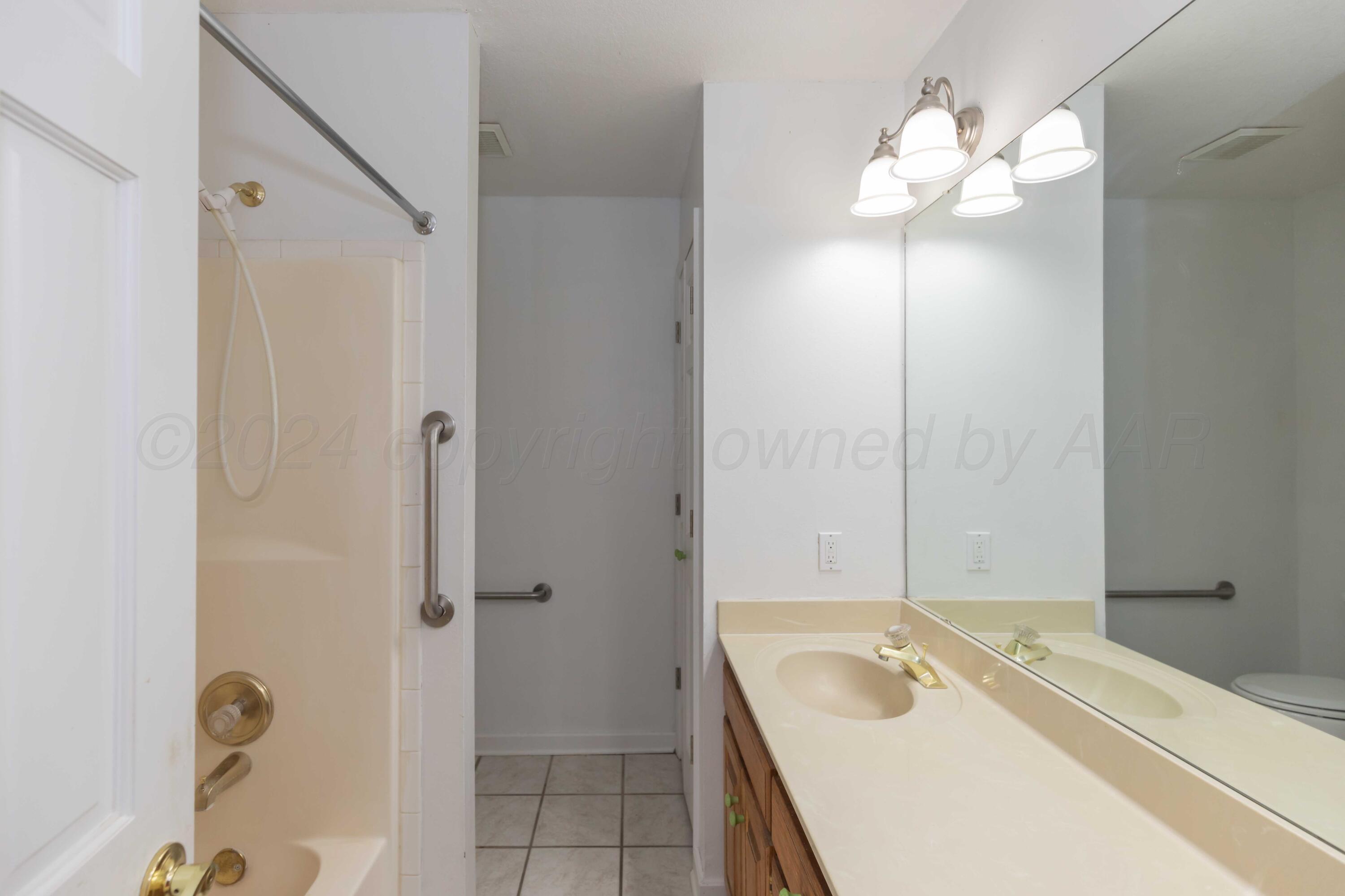 9100 Dowell Road Amarillo, TX 79119 - Photo 26 of 48 BATHROOM 2 VIEW 2