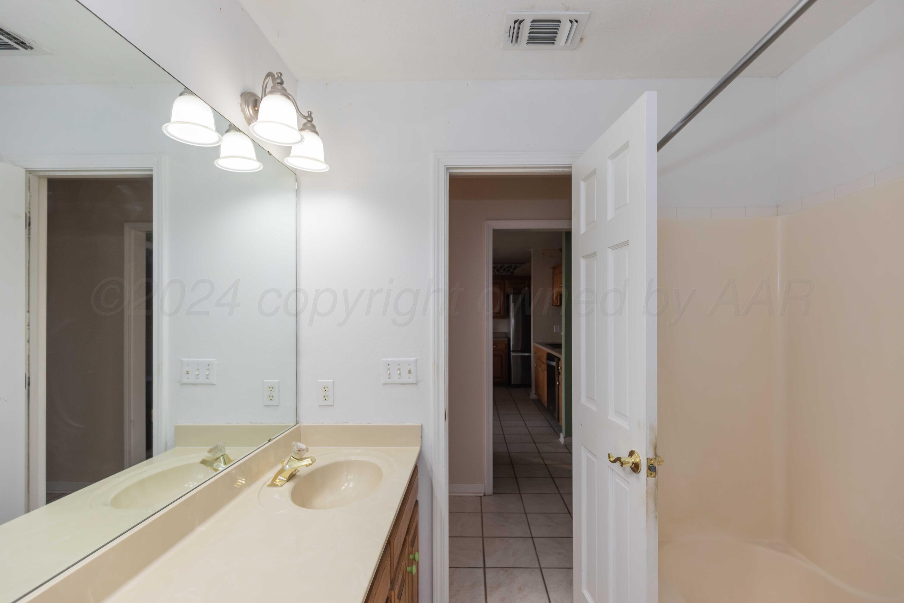 9100 Dowell Road Amarillo, TX 79119 - Photo 27 of 48 BATHROOM 2 VIEW 3