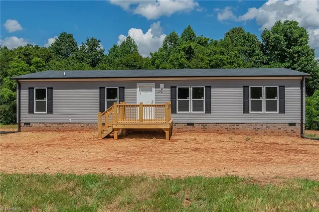 2 Hatties Way, Hamptonville, NC 27020
