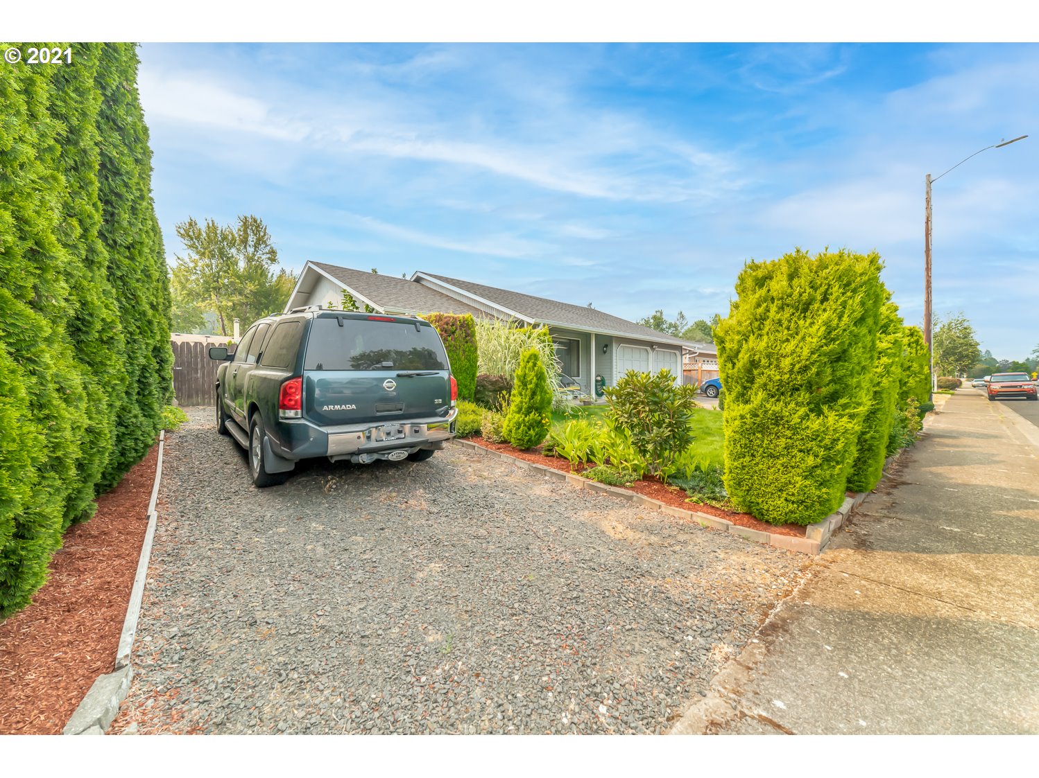 4853 Daisy Street Springfield, OR 97478 - Photo 2 of 32