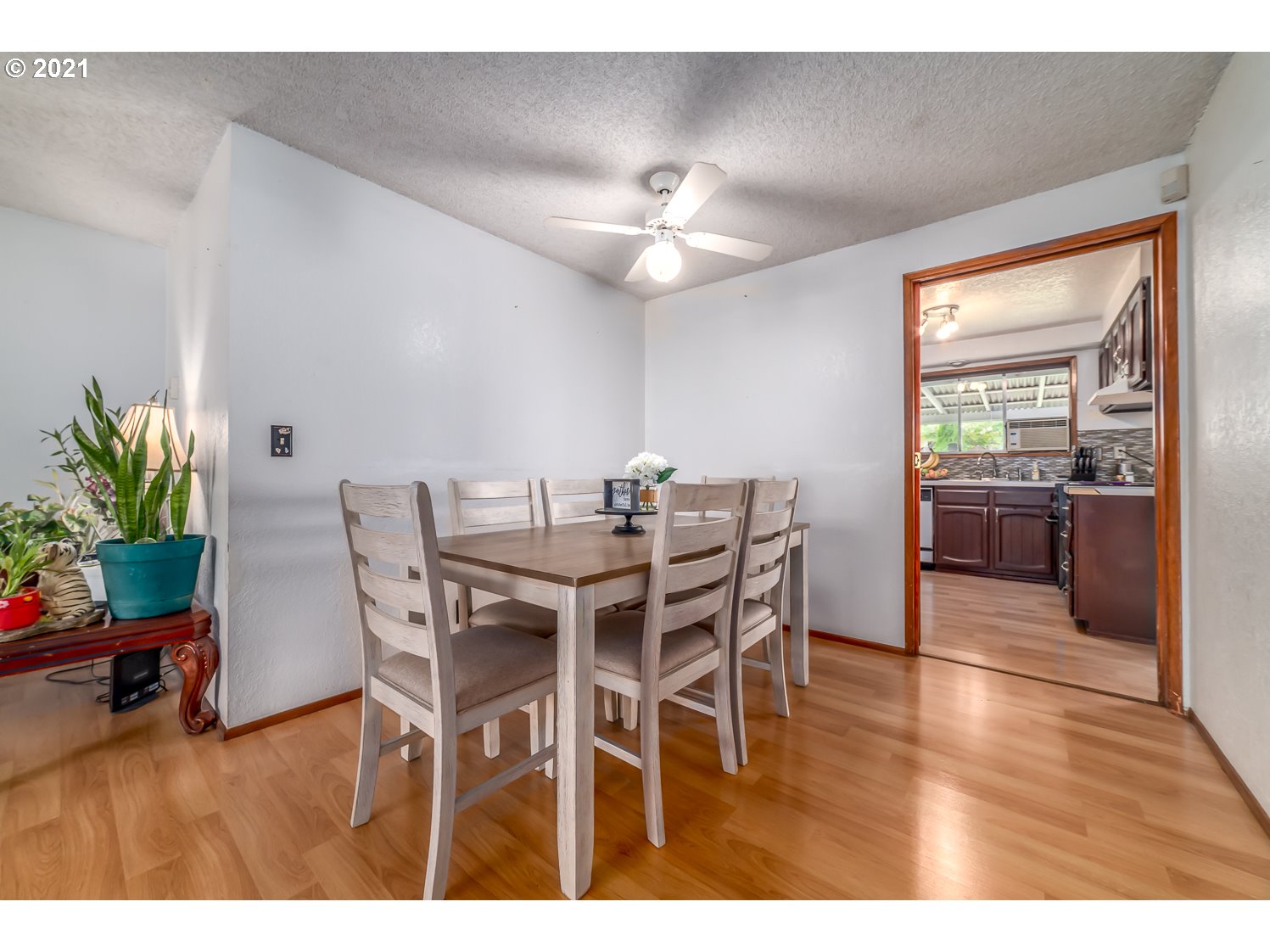 4853 Daisy Street Springfield, OR 97478 - Photo 7 of 32