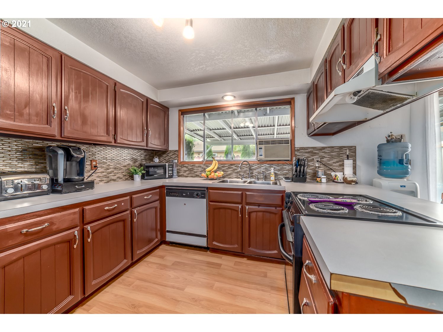 4853 Daisy Street Springfield, OR 97478 - Photo 9 of 32