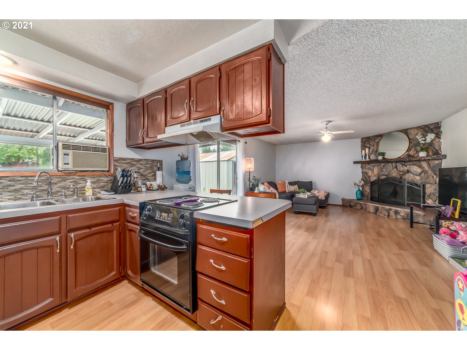 4853 Daisy Street Springfield, OR 97478 - Photo 10 of 32