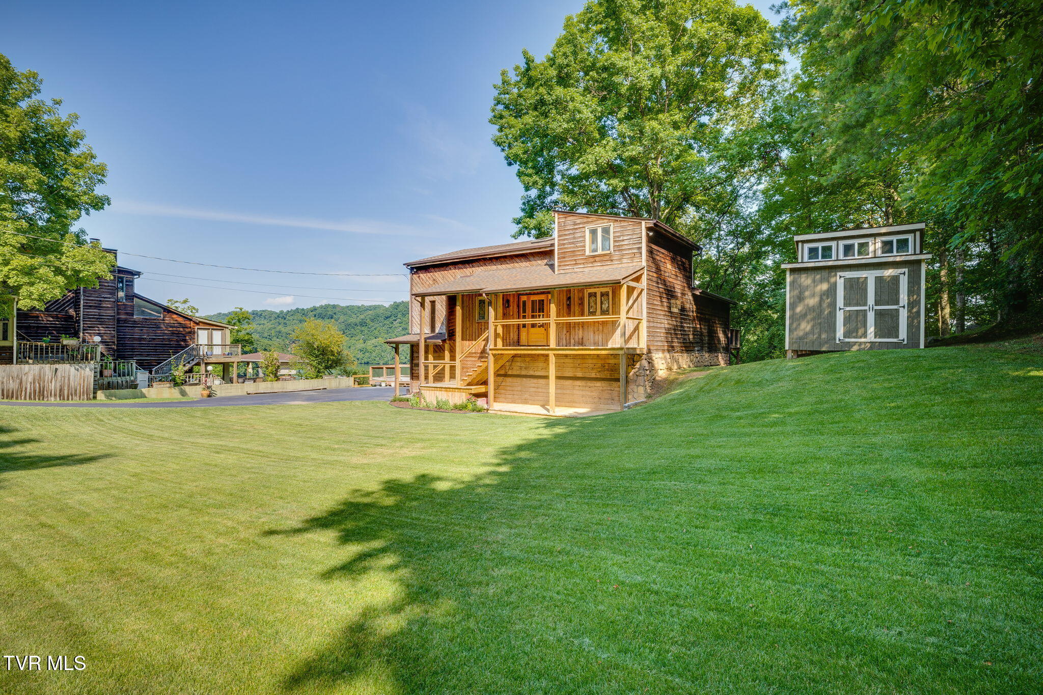 1450 East Shipley Ferry Road Kingsport, TN 37663 - Photo 4 of 49 Right side of House