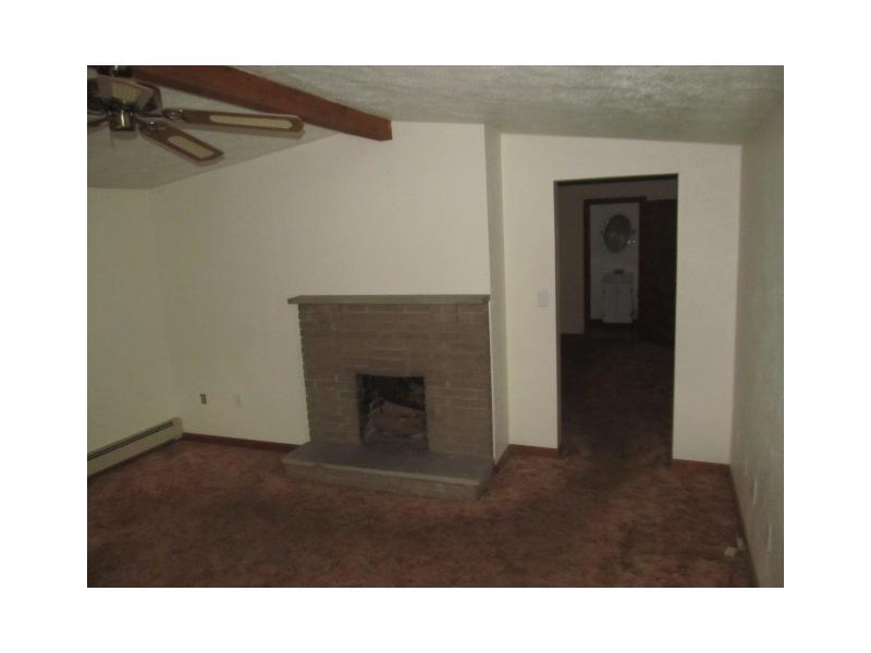 74 Frazier Avenue McKees Rocks, PA 15136 - Photo 4 of 11 Living Room.