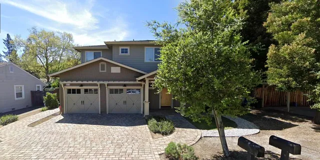 a view of a house with a yard