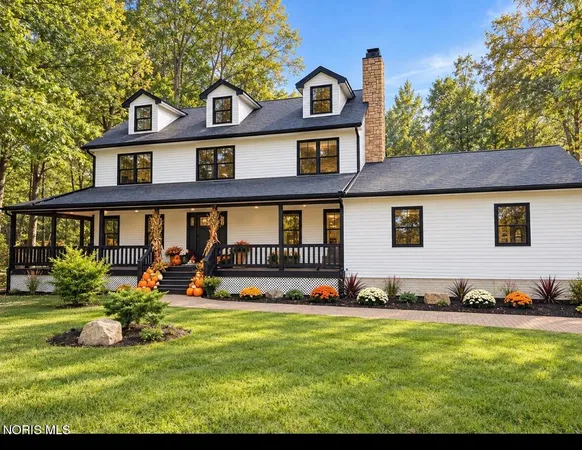 $599,999 | 8260 Hill Avenue, Holland, OH 43528