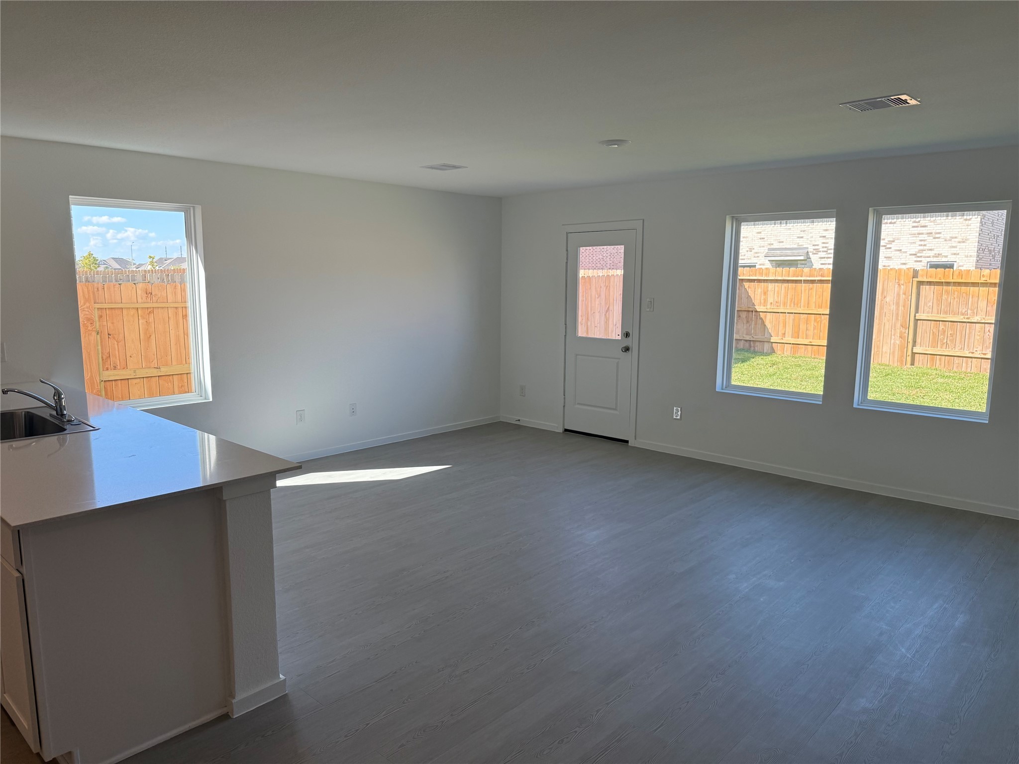 2527 Night Emerald Drive Rosharon, TX 77583 - Photo 2 of 12