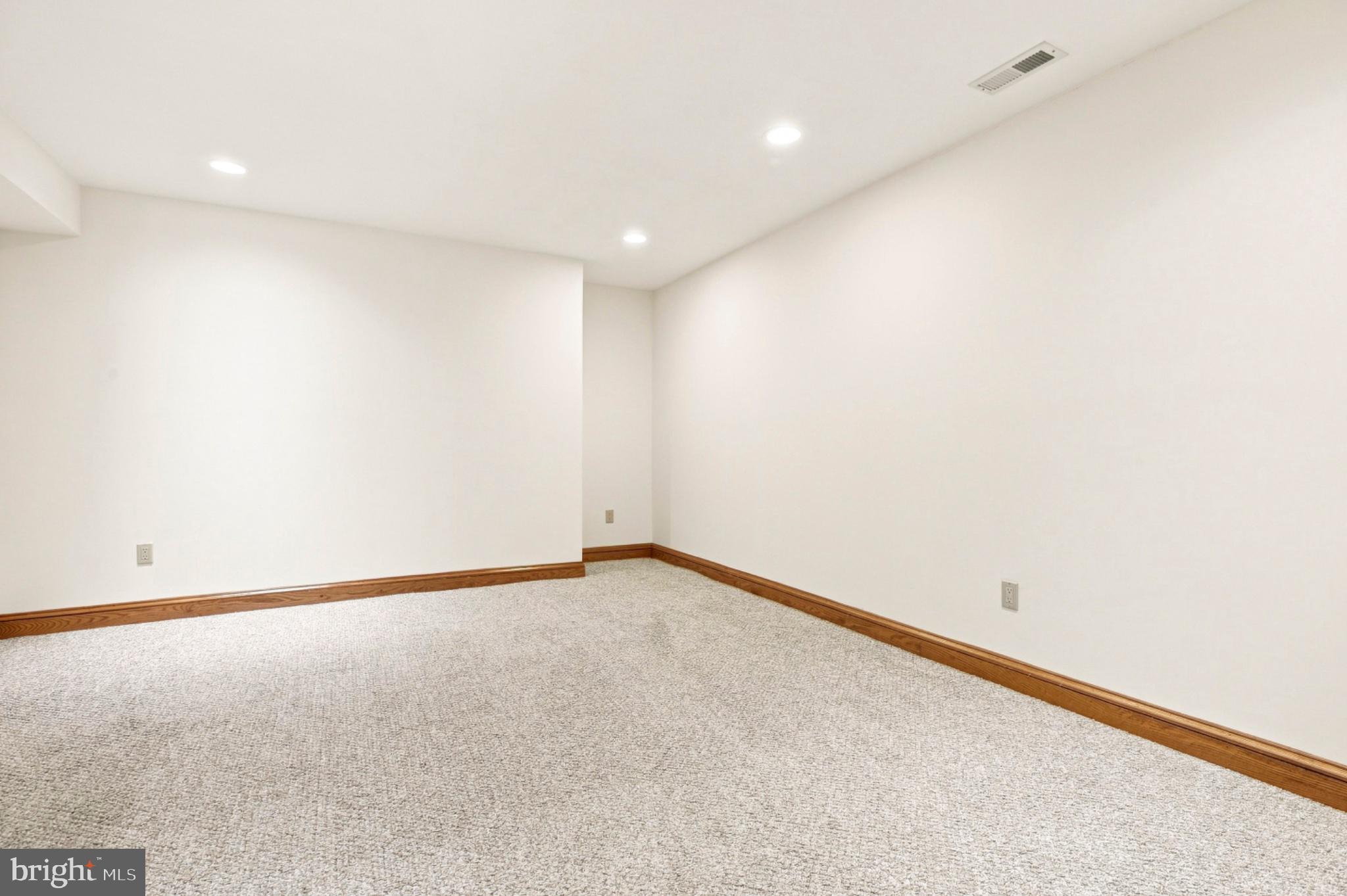 318 Duxbury Road Silver Spring, MD 20905 - Photo 37 of 58 Office