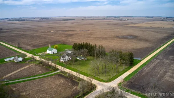 $499,000 | 7930 East Line Road, Kirkland, IL 60146