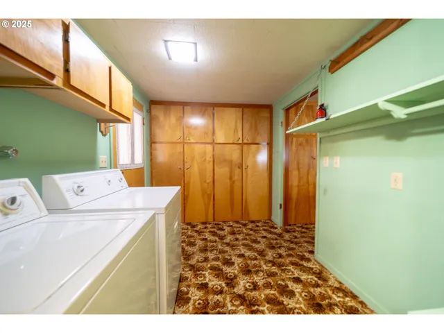 a view of a storage & utility room