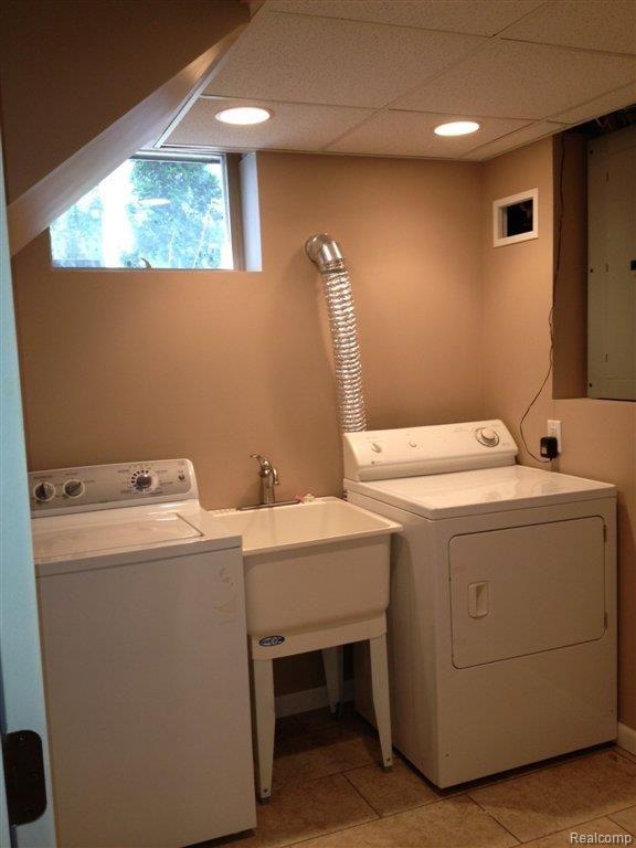 2828 Weaverton Rochester, MI 48307 - Photo 16 of 18 photo (2).JPG