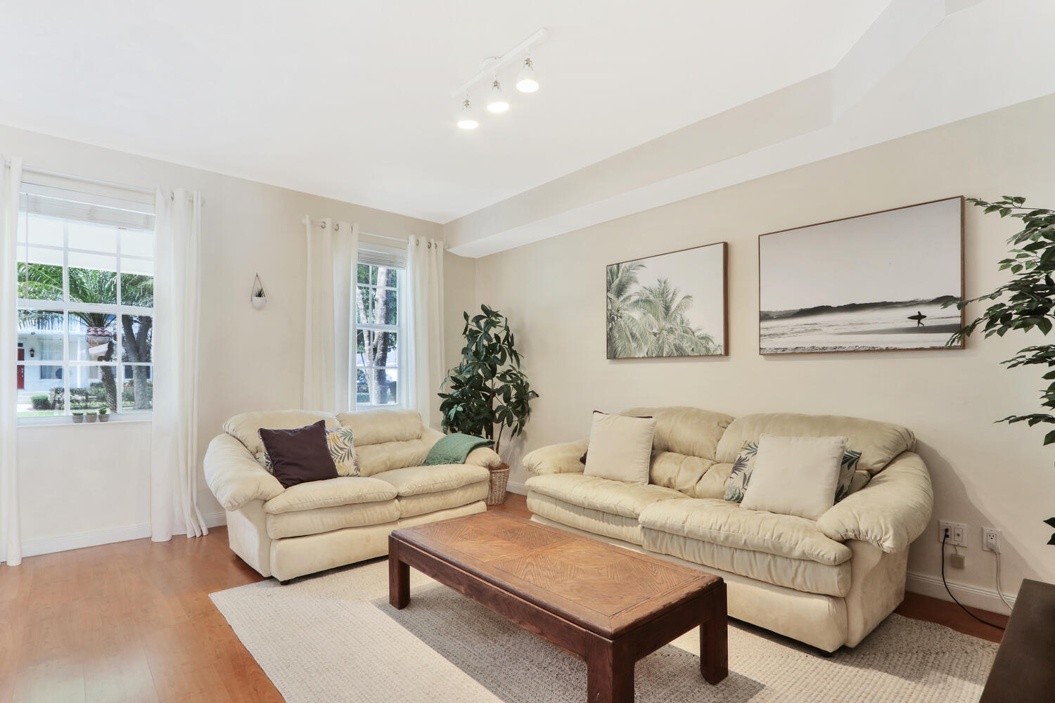 1683 Frederick Small Road Jupiter, FL 33458 - Photo 8 of 48 Living room