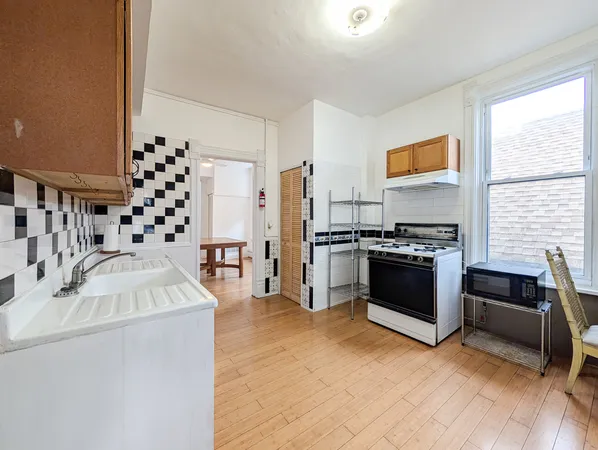 $1,600 | 2025 West Coulter Street, Unit 3, Chicago, IL 60608