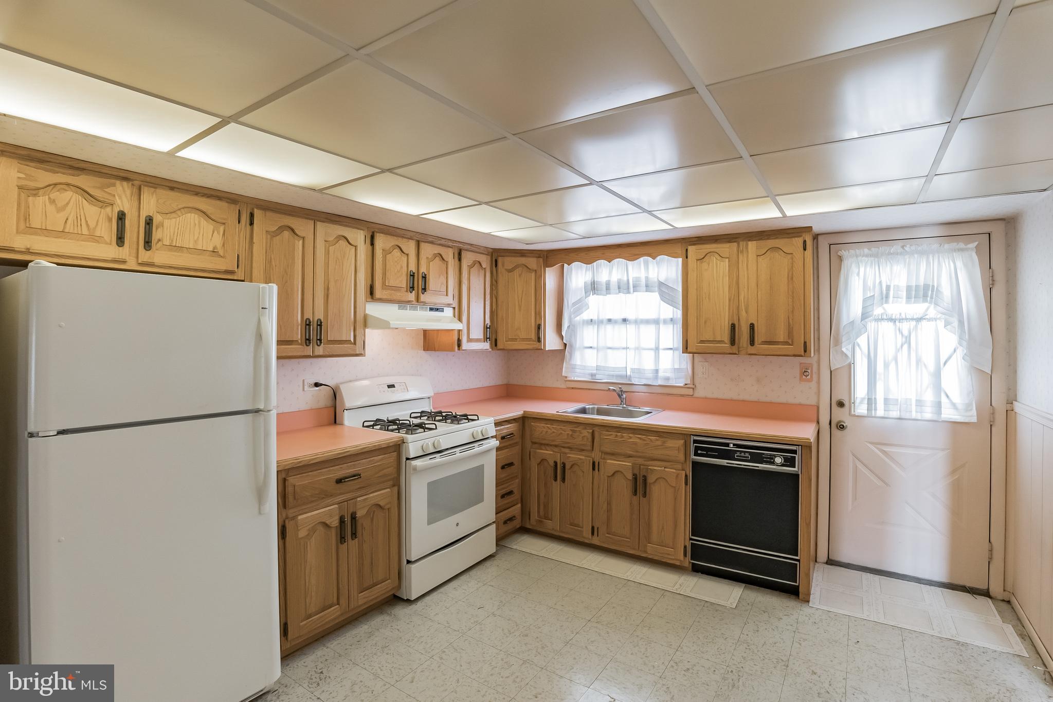338 Hogeland Road Southampton, PA 18966 - Photo 11 of 29 Kitchen With Refrigerator & Dishwasher