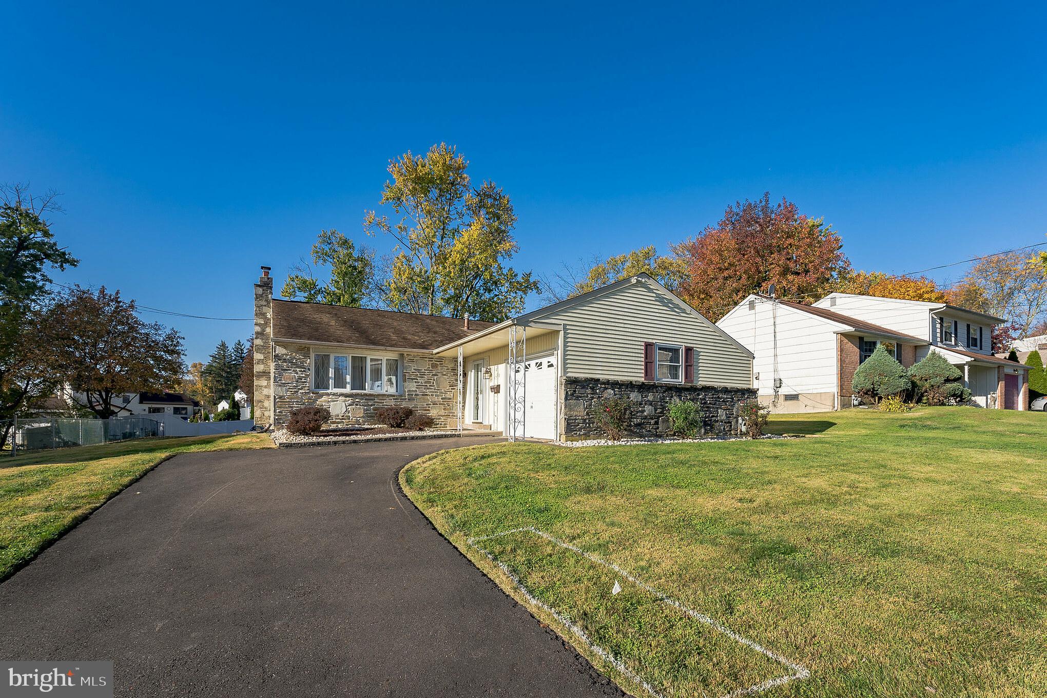 338 Hogeland Road Southampton, PA 18966 - Photo 2 of 29 Front View With Driveway