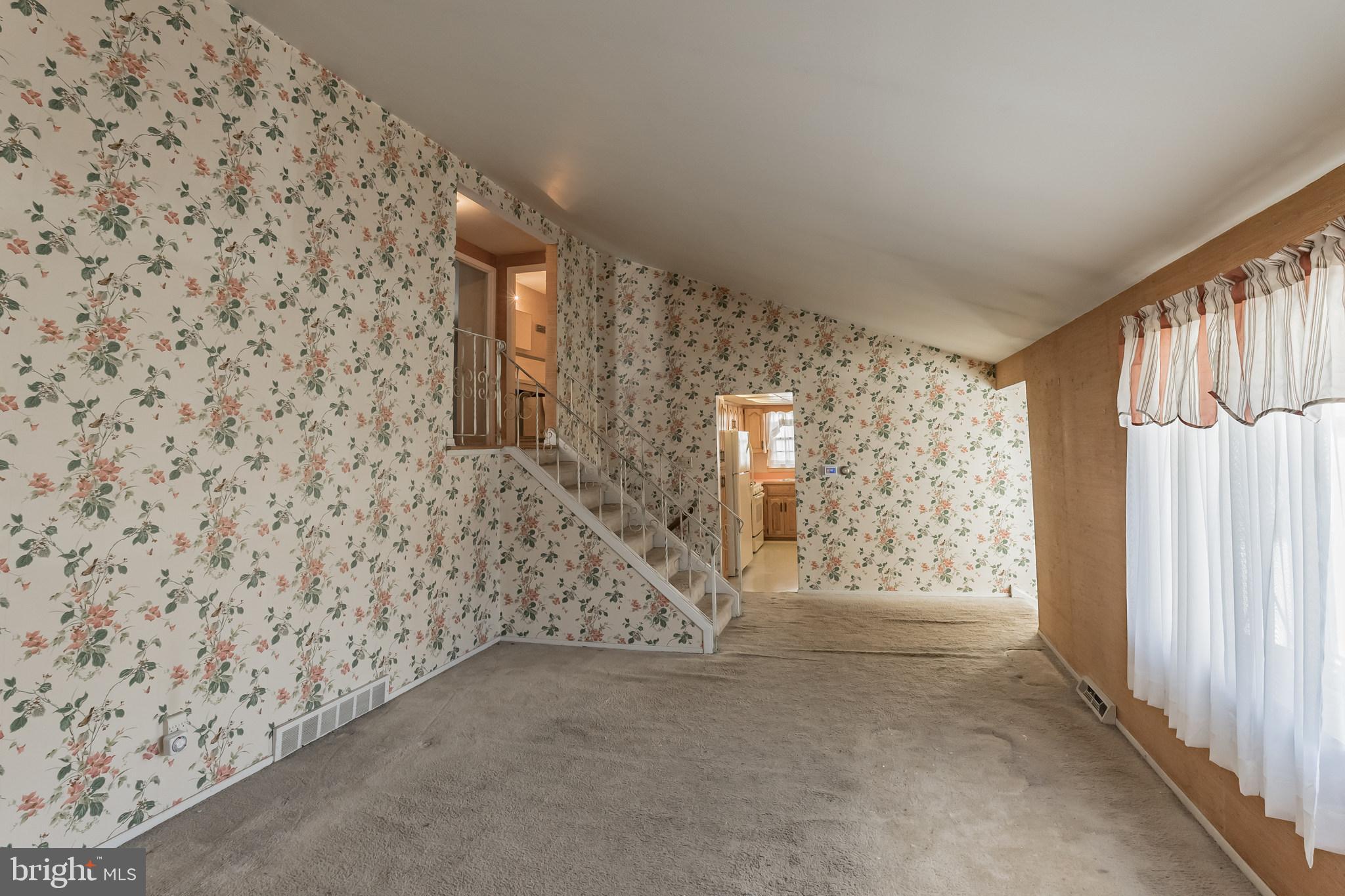338 Hogeland Road Southampton, PA 18966 - Photo 6 of 29 Living Room Towards Kitchen