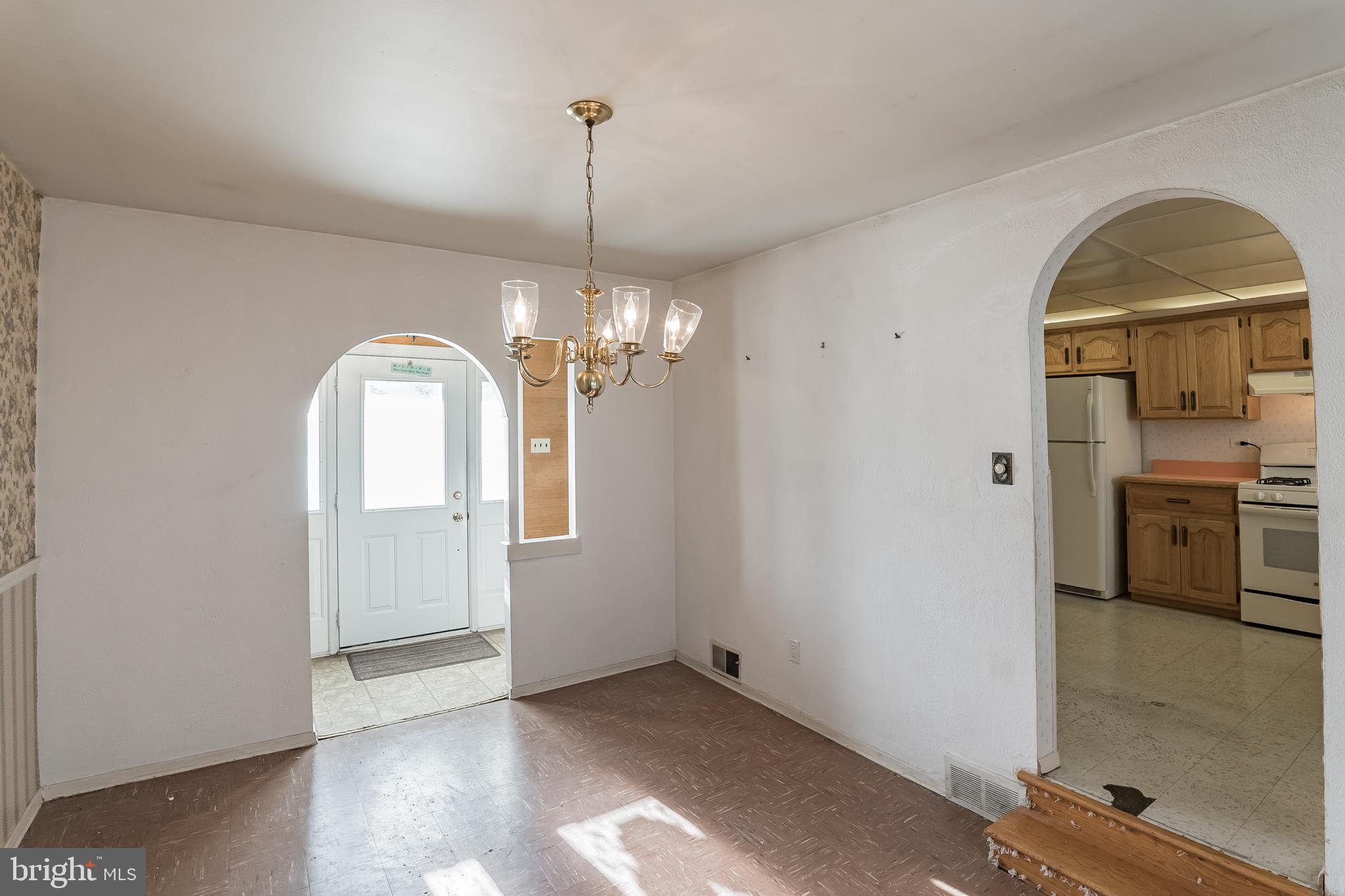 338 Hogeland Road Southampton, PA 18966 - Photo 9 of 29 Dining Room Towards Entry Foyer & Kitchen