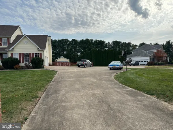 a view of a house with a yard and plants