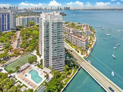 $3,900,000 | 10 Venetian Way, Unit 804, Miami Beach, FL 33139